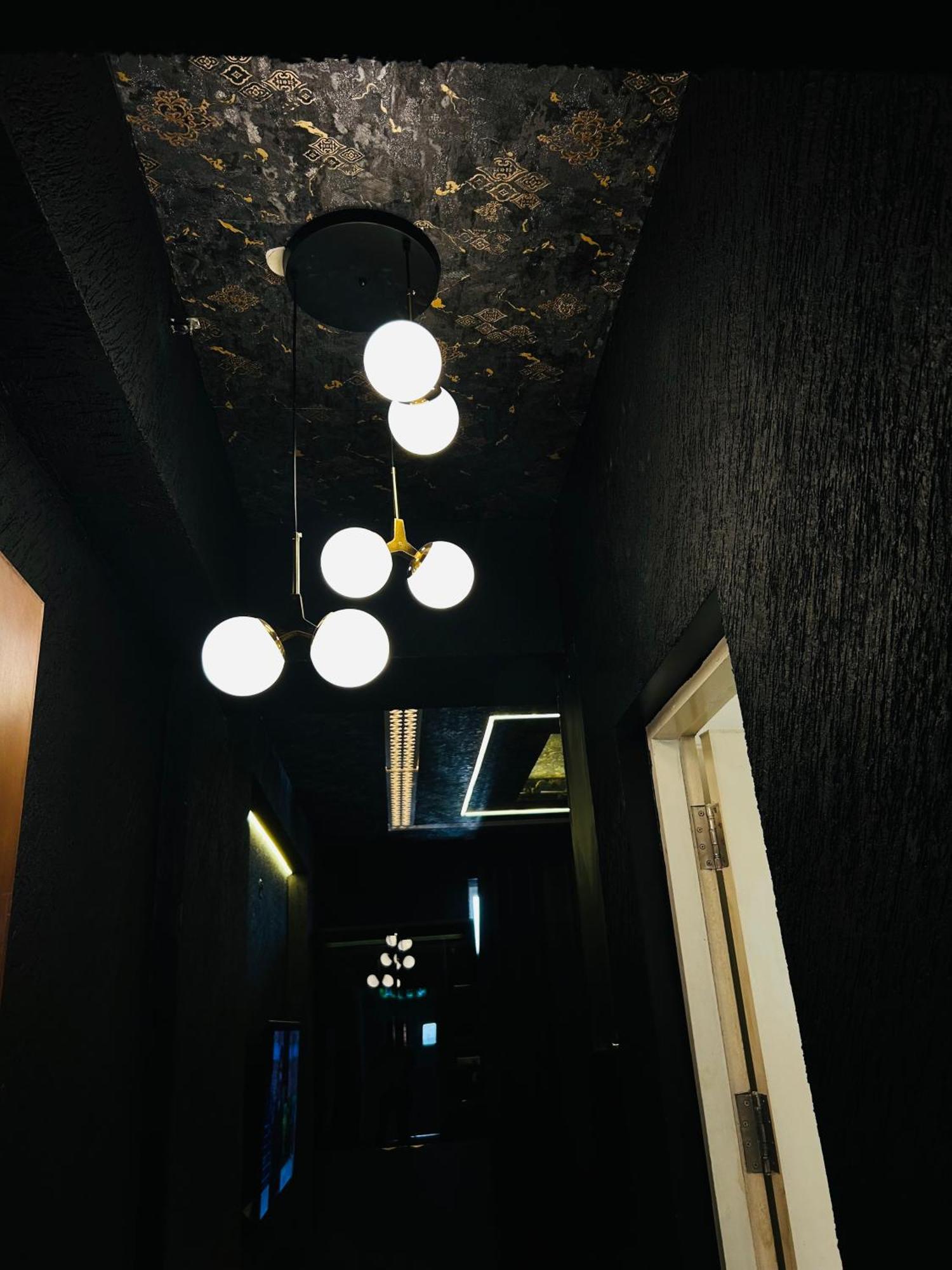 Hotel Shades Of Black 2 Lucknow Exterior foto