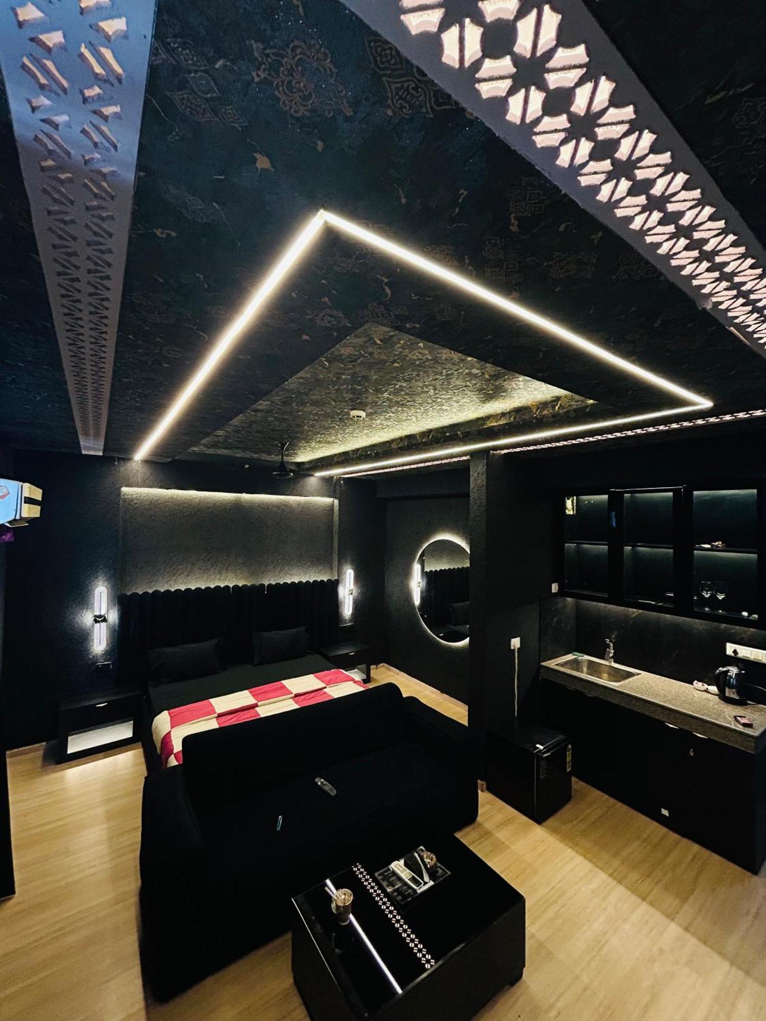 Hotel Shades Of Black 2 Lucknow Exterior foto